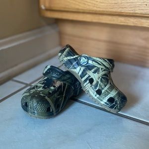 Camo Toddler Crocs Size 6